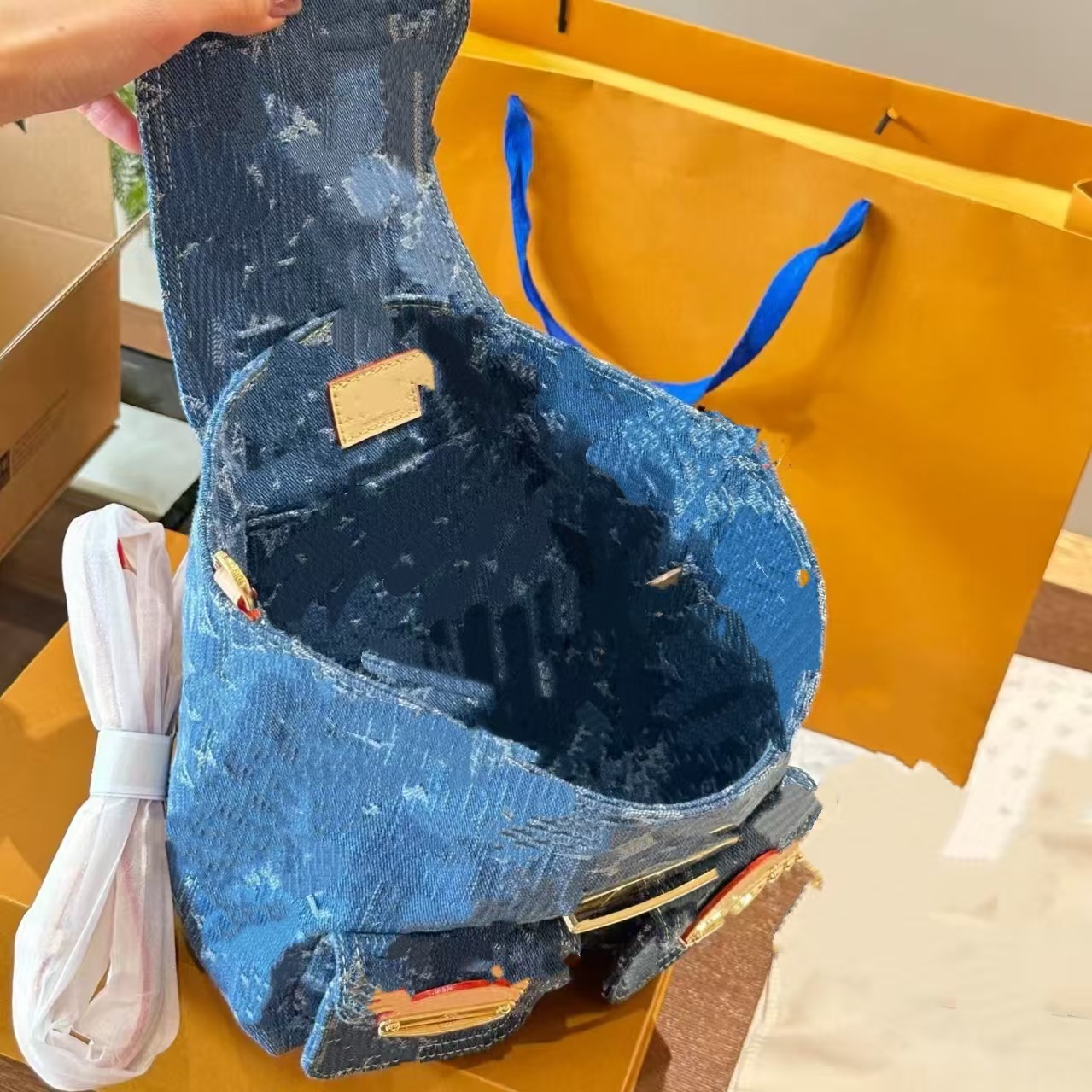 European and American Retro Denim Backpack, Fashionable Versatile detail image