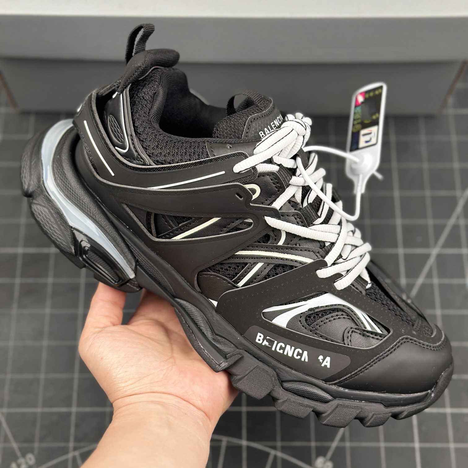 Light Luxury Paris 3.0 Family Third Generation Trendyy Sneaker Tess Couple Jogging Shoes Outdoor Men's and Women's Concept Shoes