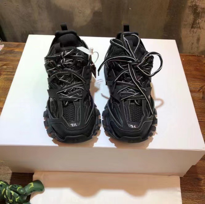Light Luxury Paris 3.0 Family Third Generation Trendyy Sneaker Tess Couple Jogging Shoes Outdoor Men's and Women's Concept Shoes