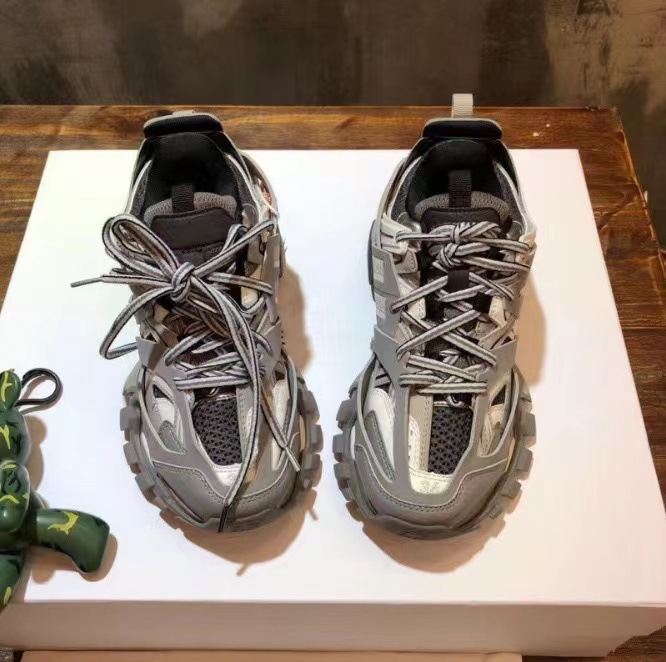 Light Luxury Paris 3.0 Family Third Generation Trendyy Sneaker Tess Couple Jogging Shoes Outdoor Men's and Women's Concept Shoes
