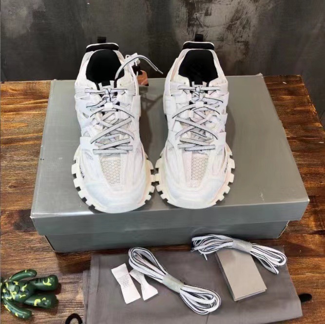 Light Luxury Paris 3.0 Family Third Generation Trendyy Sneaker Tess Couple Jogging Shoes Outdoor Men's and Women's Concept Shoes