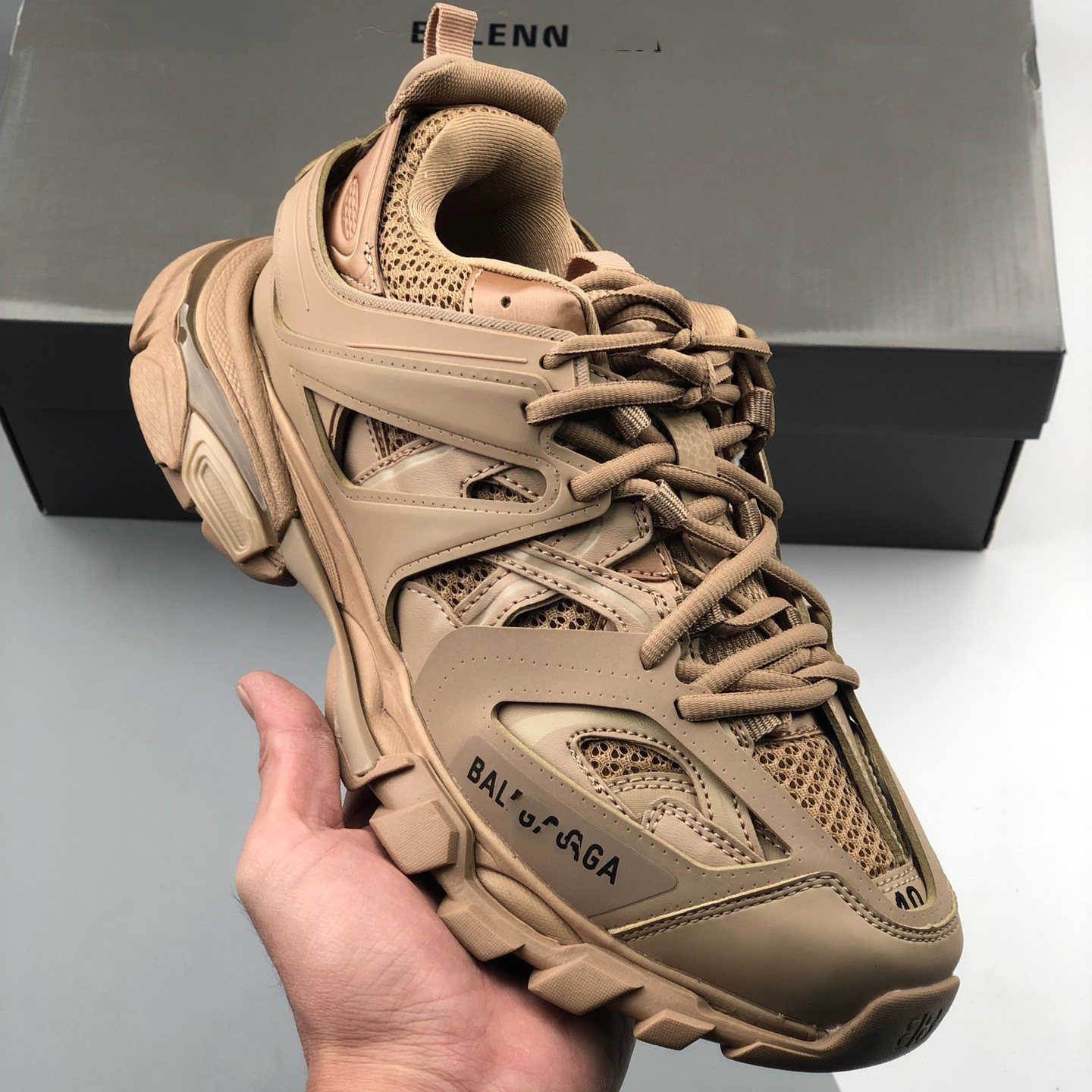 Light Luxury Paris 3.0 Family Third Generation Trendyy Sneaker Tess Couple Jogging Shoes Outdoor Men's and Women's Concept Shoes