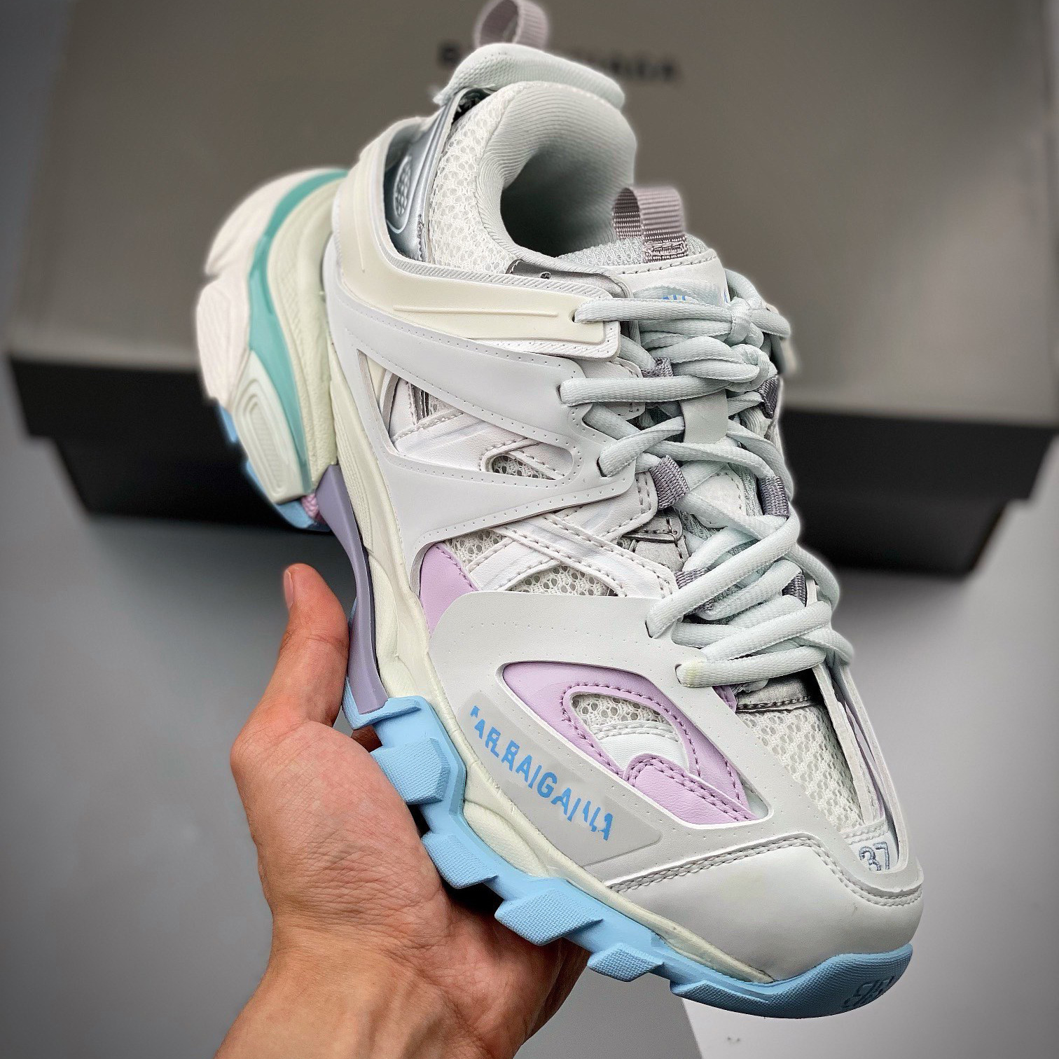 Light Luxury Paris 3.0 Family Third Generation Trendyy Sneaker Tess Couple Jogging Shoes Outdoor Men's and Women's Concept Shoes