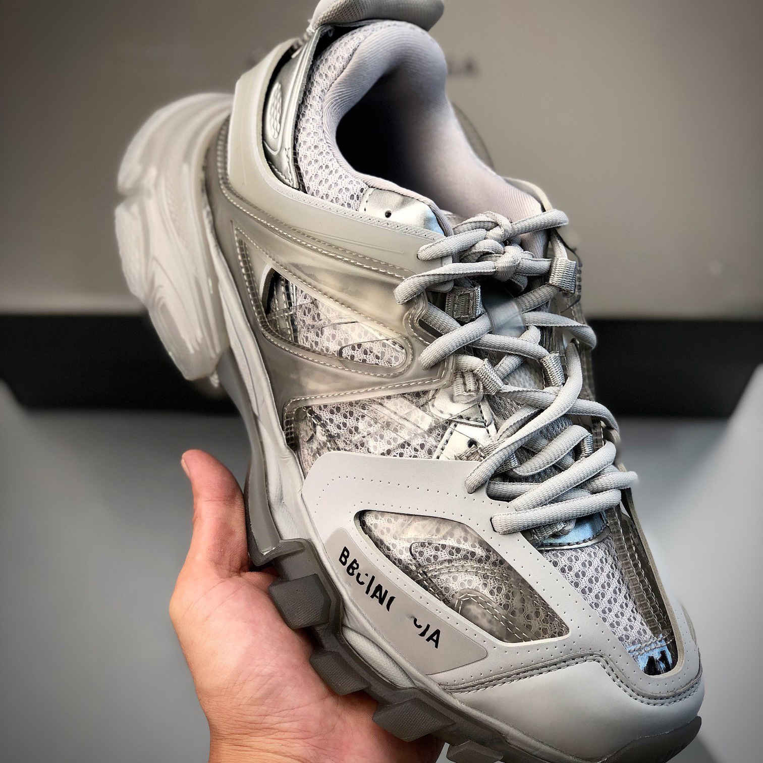 Light Luxury Paris 3.0 Family Third Generation Trendyy Sneaker Tess Couple Jogging Shoes Outdoor Men's and Women's Concept Shoes