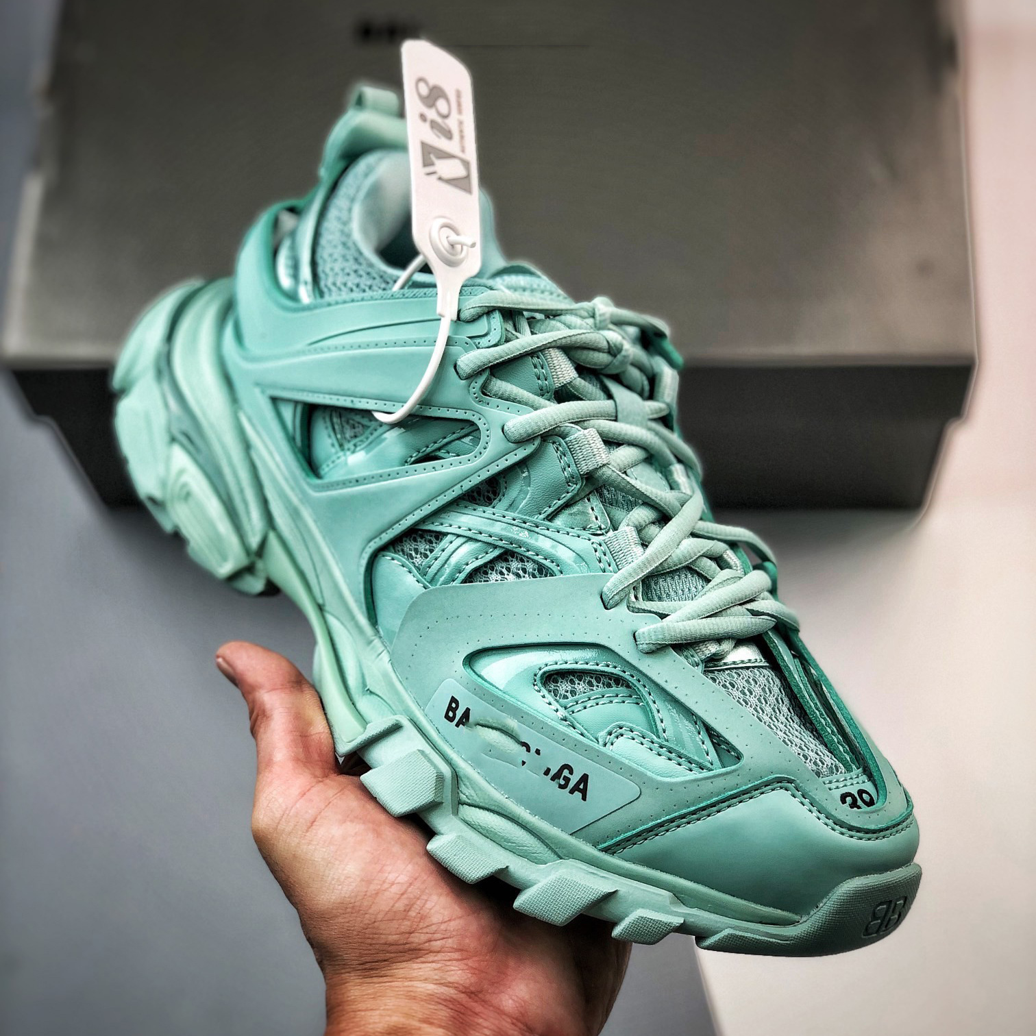 Light Luxury Paris 3.0 Family Third Generation Trendyy Sneaker Tess Couple Jogging Shoes Outdoor Men's and Women's Concept Shoes