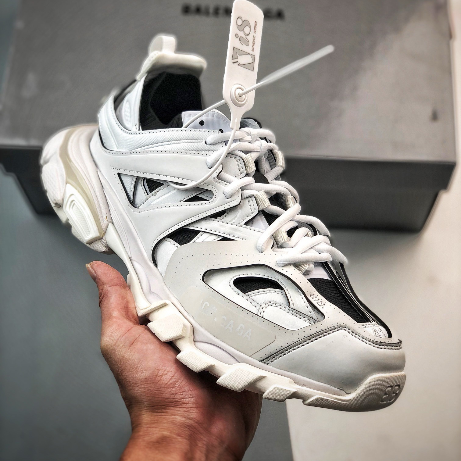 Light Luxury Paris 3.0 Family Third Generation Trendyy Sneaker Tess Couple Jogging Shoes Outdoor Men's and Women's Concept Shoes