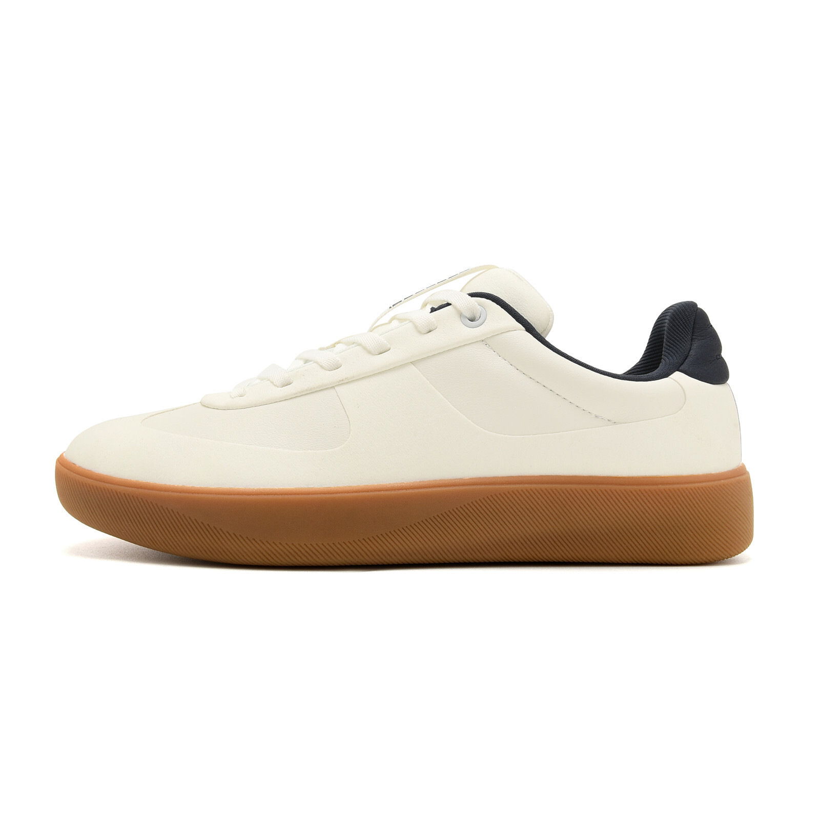Has a Physical Store Specializing in Quality Lulu-Style Casual Shoes